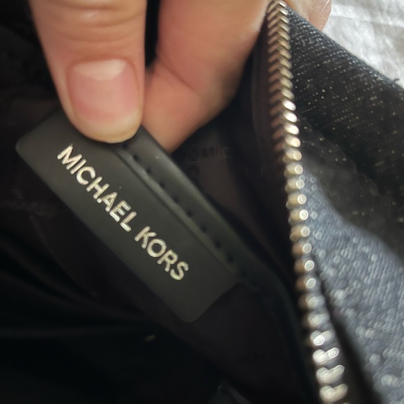 used like new mk bag crossbody - Picture 3 of 4